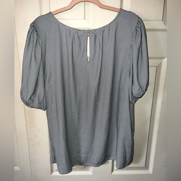 Lauren Conrad short “puff” sleeve, striped v-neck blouse, XXL, blue and white - Picture 3 of 3
